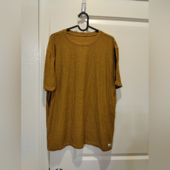 Vuori Mens Strato Tech Shirt in Mustard Yellow Performance Tee Activewear Top - Picture 2 of 6